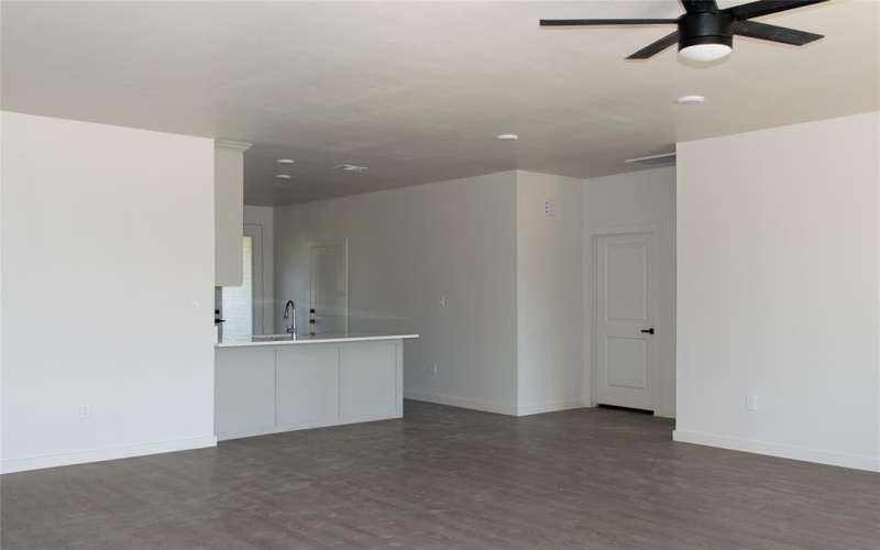 170 Half Moon Way, Runaway Bay, TX 76426, 4 Bedrooms Bedrooms, ,2 BathroomsBathrooms,Residential,For Sale,170 Half Moon Way,0,21127436