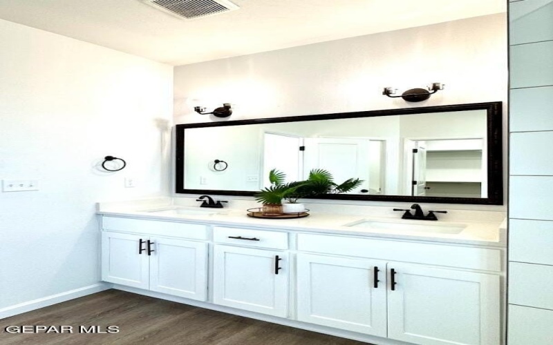 944 Aqueduct Avenue, El Paso, TX 79932, 5 Bedrooms Bedrooms, ,3 BathroomsBathrooms,Residential,For Sale,944 Aqueduct Avenue,0,921072