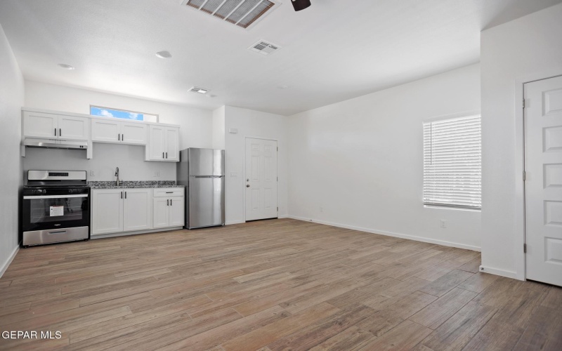 916 Saint Vrain Street unit: B #B, El Paso, TX 79901, 1 Dormitorio Habitaciones , ,1 BañoBaños,Residential Multi Family,En Venta,916 Saint Vrain Street unit: B,0,934780