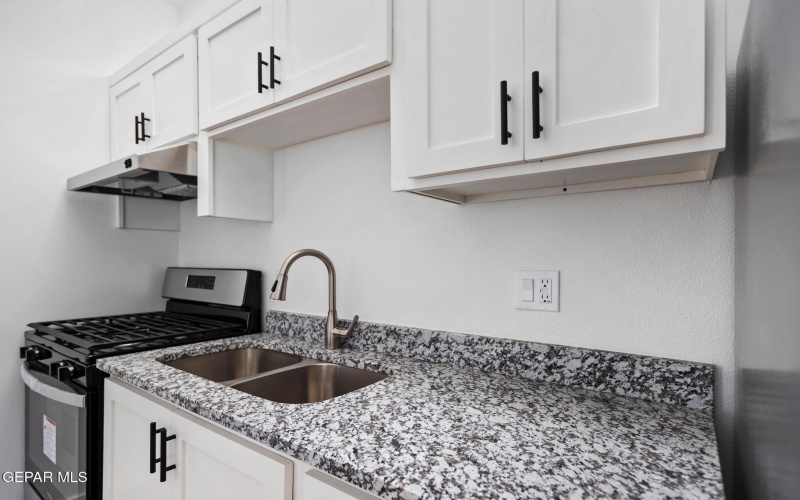 916 Saint Vrain Street unit: B #B, El Paso, TX 79901, 1 Dormitorio Habitaciones , ,1 BañoBaños,Residential Multi Family,En Venta,916 Saint Vrain Street unit: B,0,934780