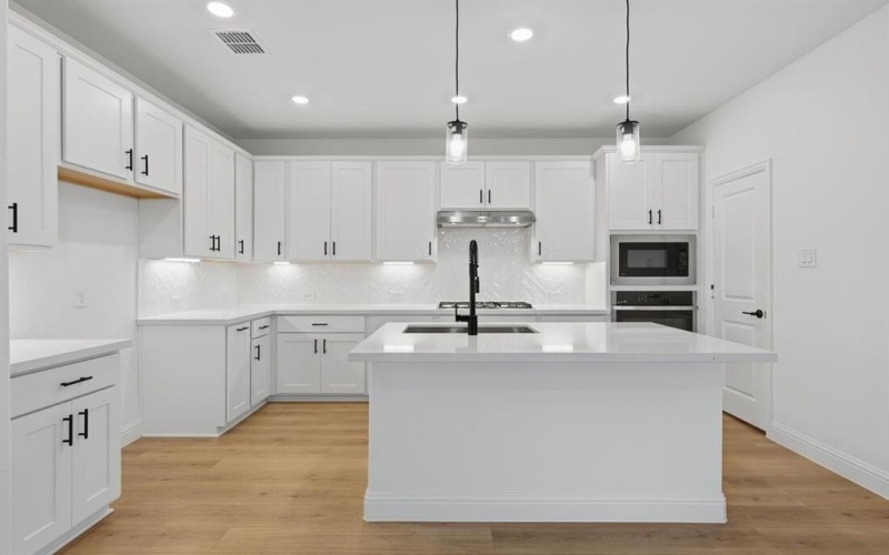 1124 Broomsedge Mews, Celina, TX 75009, 4 Bedrooms Bedrooms, ,3 BathroomsBathrooms,Residential,For Sale,1124 Broomsedge Mews,0,20992463