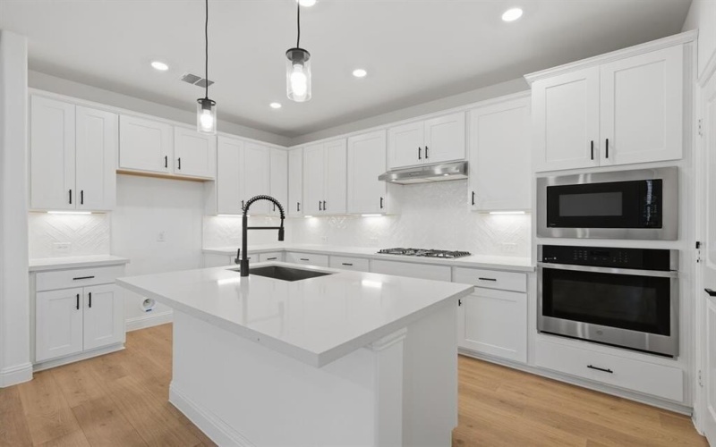 1124 Broomsedge Mews, Celina, TX 75009, 4 Bedrooms Bedrooms, ,3 BathroomsBathrooms,Residential,For Sale,1124 Broomsedge Mews,0,20992463