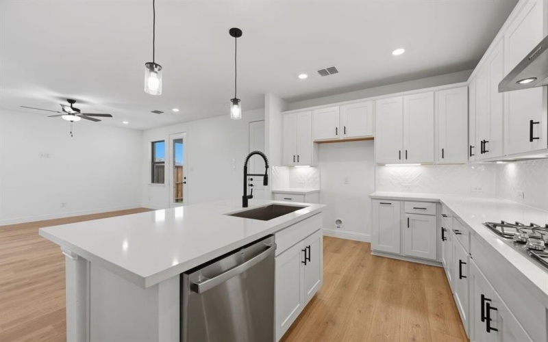 1124 Broomsedge Mews, Celina, TX 75009, 4 Bedrooms Bedrooms, ,3 BathroomsBathrooms,Residential,For Sale,1124 Broomsedge Mews,0,20992463