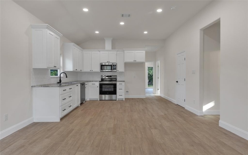 815 SW 28th Street, Mineral Wells, TX 76067, 3 Bedrooms Bedrooms, ,2 BathroomsBathrooms,Residential,For Sale,815 SW 28th Street,0,21128035