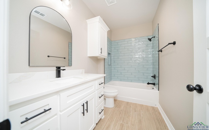 141 Indian Rock Drive, Gilmer, TX 75645, 4 Habitaciones Habitaciones , ,3 BañosBaños,Residential,En Venta,141 Indian Rock Drive,0,20252419