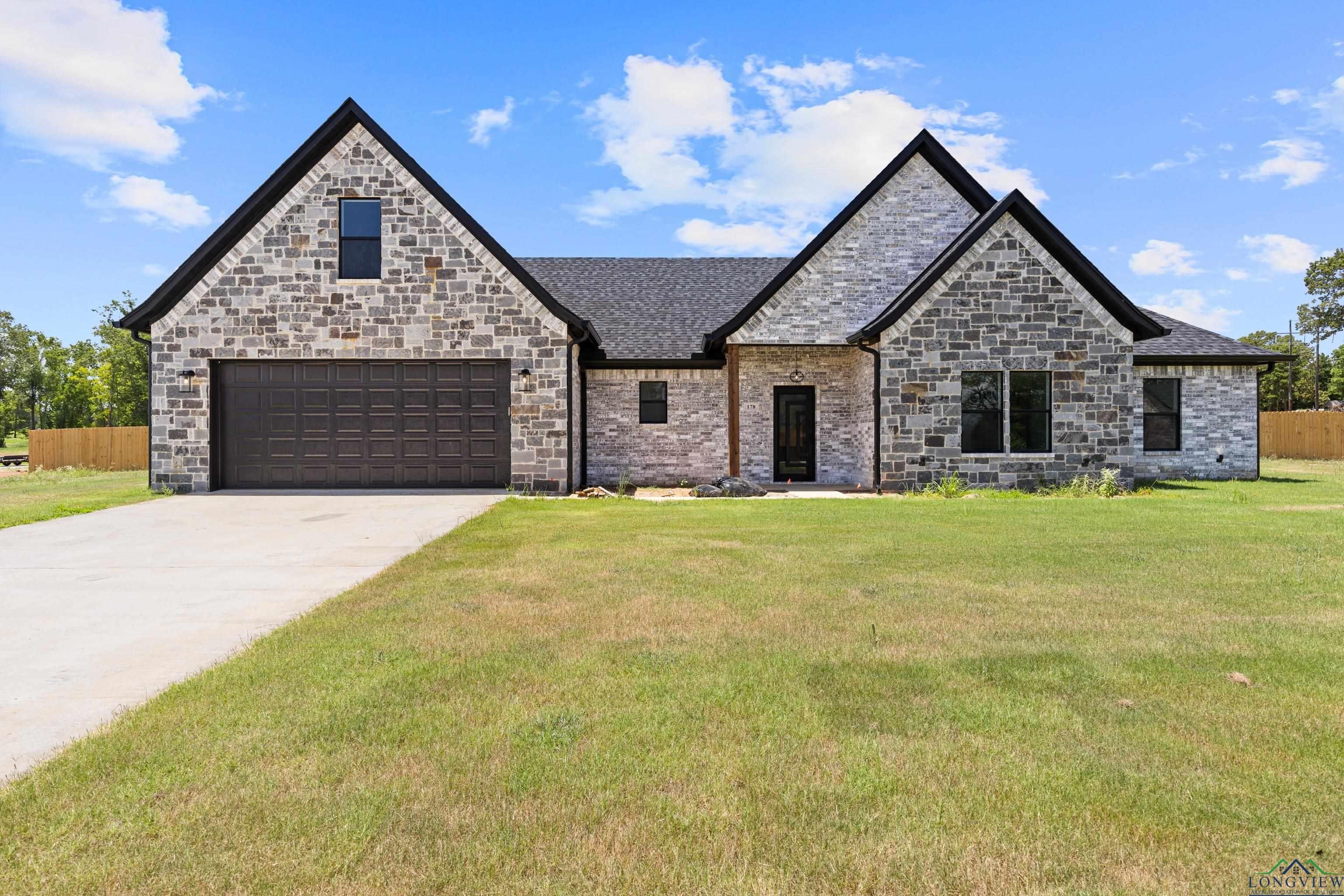 178 BIG OAKS RD, Kilgore, TX 75662, 5 Habitaciones Habitaciones , ,2 BañosBaños,Residential,En Venta,178 BIG OAKS RD,20252479