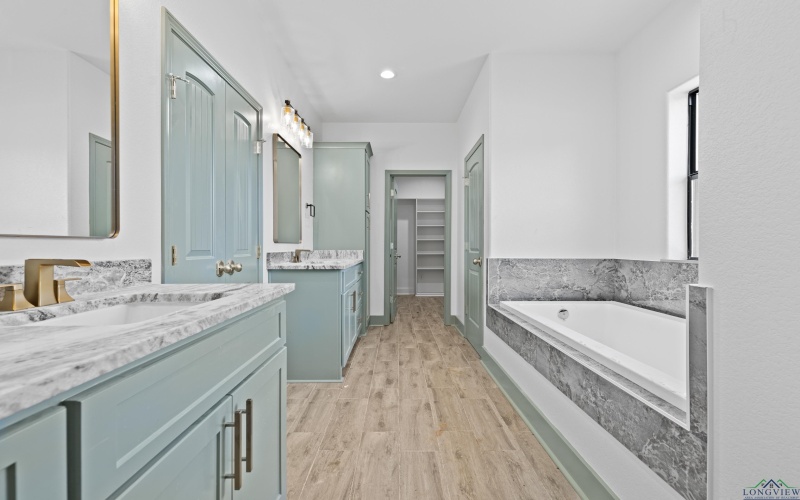 178 BIG OAKS RD, Kilgore, TX 75662, 5 Habitaciones Habitaciones , ,2 BañosBaños,Residential,En Venta,178 BIG OAKS RD,20252479