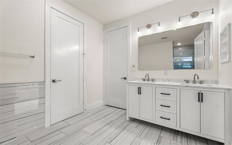 400 S Henderson Avenue, Dallas, TX 75223, 4 Bedrooms Bedrooms, ,5 BathroomsBathrooms,Residential,For Sale,400 S Henderson Avenue,0,21124624