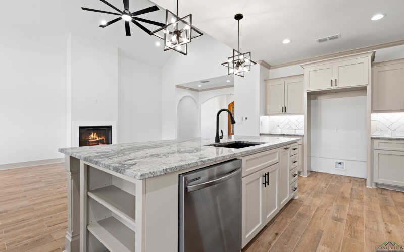 142 BIG OAKS RD, Kilgore, TX 75662, 4 Habitaciones Habitaciones , ,2 BañosBaños,Residential,En Venta,142 BIG OAKS RD,20252481