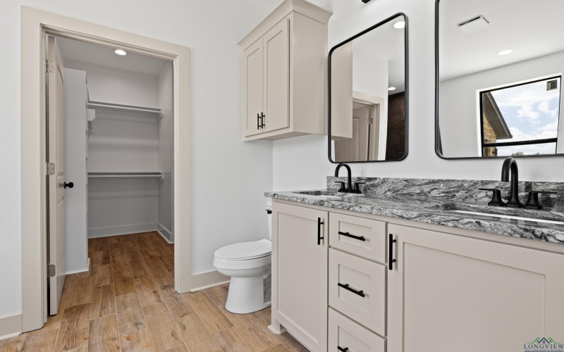 142 BIG OAKS RD, Kilgore, TX 75662, 4 Habitaciones Habitaciones , ,2 BañosBaños,Residential,En Venta,142 BIG OAKS RD,20252481