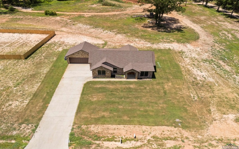 142 BIG OAKS RD, Kilgore, TX 75662, 4 Habitaciones Habitaciones , ,2 BañosBaños,Residential,En Venta,142 BIG OAKS RD,20252481