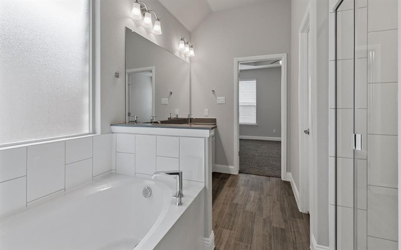 8608 BUR OAK Drive, Justin, TX 76247, 4 Habitaciones Habitaciones , ,2 BañosBaños,Residential,En Venta,8608 BUR OAK Drive,0,21126832