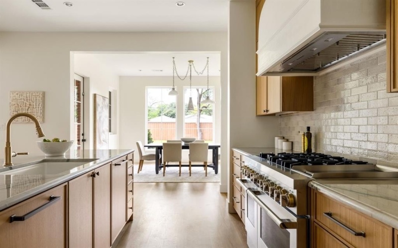 6549 Trammel Drive, Dallas, TX 75214, 4 Bedrooms Bedrooms, ,5 BathroomsBathrooms,Residential,For Sale,6549 Trammel Drive,0,21127430