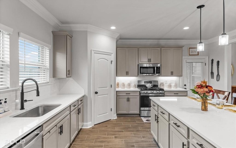 407 Blanchard Loop, Bossier City, LA 71111, 5 Bedrooms Bedrooms, ,3 BathroomsBathrooms,Residential,For Sale,407 Blanchard Loop,0,21127756