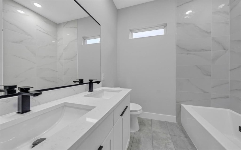 302 W west coral Way, Grand Prairie, TX 75051, 4 Habitaciones Habitaciones , ,3 BañosBaños,Residential,En Venta,302 W west coral Way,0,21127811