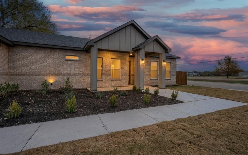 302 W west coral Way, Grand Prairie, TX 75051, 4 Habitaciones Habitaciones , ,3 BañosBaños,Residential,En Venta,302 W west coral Way,0,21127811