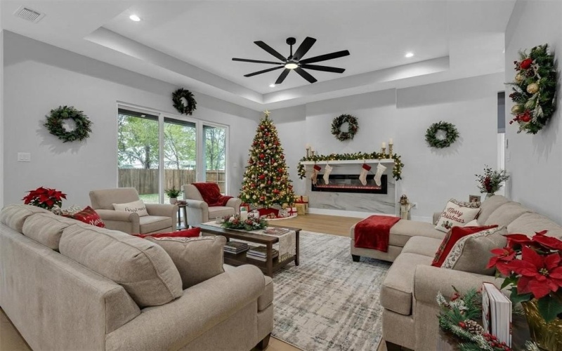 302 W west coral Way, Grand Prairie, TX 75051, 4 Habitaciones Habitaciones , ,3 BañosBaños,Residential,En Venta,302 W west coral Way,0,21127811