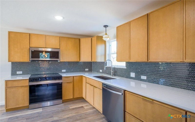 303 Cedarhill Drive, Marble Falls, TX 78654, 3 Bedrooms Bedrooms, ,2 BathroomsBathrooms,Residential,For Sale,303 Cedarhill Drive,0,599570