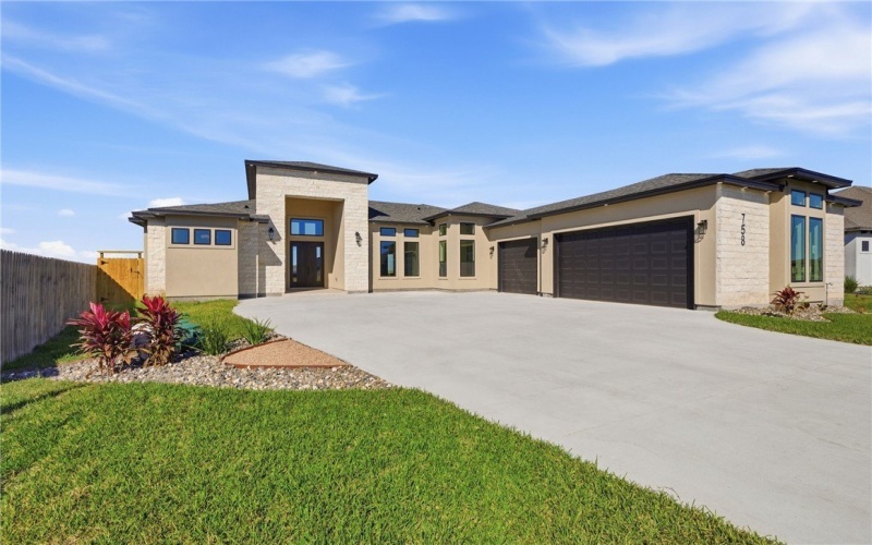 758 Buffalo Creek Drive, Corpus Christi, TX 78415, 5 Habitaciones Habitaciones , ,3 BañosBaños,Residential,En Venta,758 Buffalo Creek Drive,0,468687