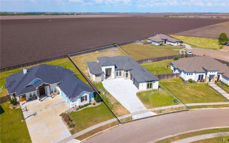 758 Buffalo Creek Drive, Corpus Christi, TX 78415, 5 Habitaciones Habitaciones , ,3 BañosBaños,Residential,En Venta,758 Buffalo Creek Drive,0,468687