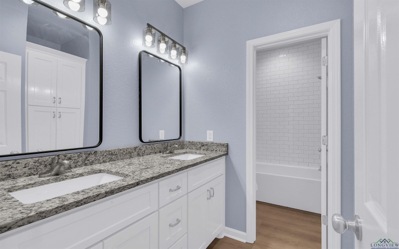 130 Sleep Easy, Kilgore, TX 75662, 4 Bedrooms Bedrooms, ,2 BathroomsBathrooms,Residential,For Sale,130 Sleep Easy,20252585