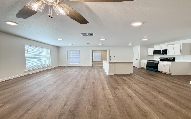 1615 N Clinton Avenue, Lubbock, TX 79416, 3 Habitaciones Habitaciones , ,2 BañosBaños,Residential,En Venta,1615 N Clinton Avenue,0,202563934