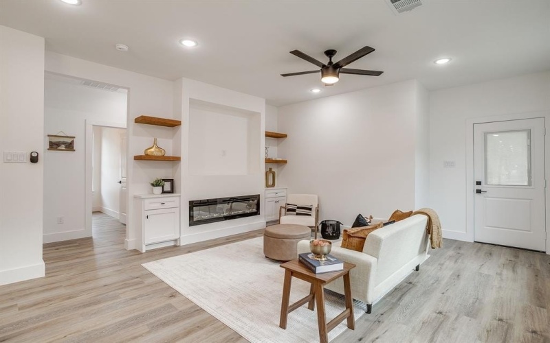 4948 Dunbar Street, Fort Worth, TX 76105, 4 Bedrooms Bedrooms, ,2 BathroomsBathrooms,Residential,For Sale,4948 Dunbar Street,0,21128011