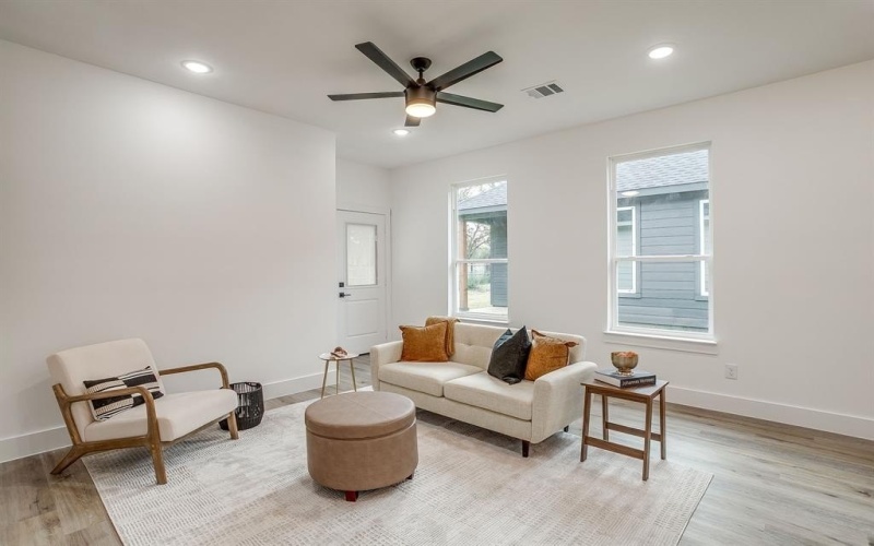 4948 Dunbar Street, Fort Worth, TX 76105, 4 Bedrooms Bedrooms, ,2 BathroomsBathrooms,Residential,For Sale,4948 Dunbar Street,0,21128011