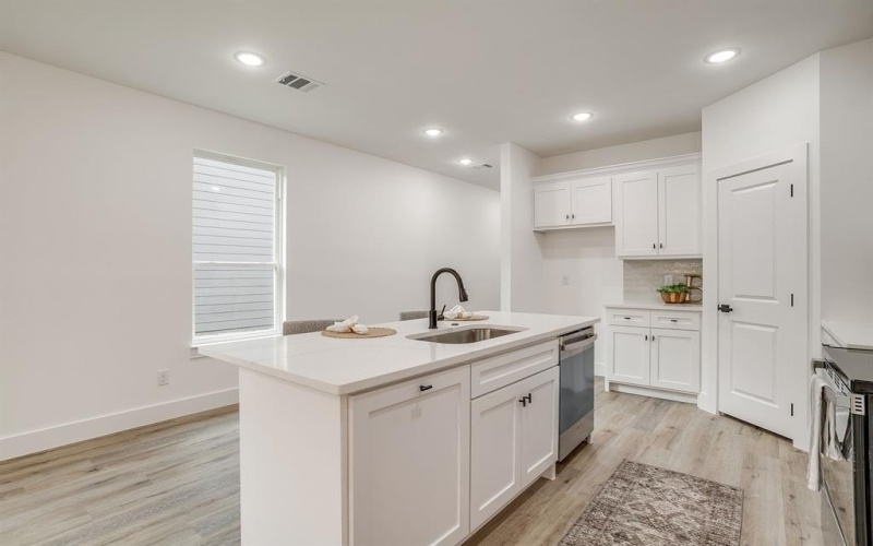 4948 Dunbar Street, Fort Worth, TX 76105, 4 Bedrooms Bedrooms, ,2 BathroomsBathrooms,Residential,For Sale,4948 Dunbar Street,0,21128011