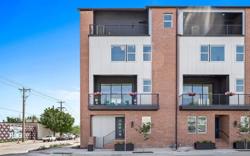 203 Carroll Street, Fort Worth, TX 76107, 3 Bedrooms Bedrooms, ,3 BathroomsBathrooms,Residential,For Sale,203 Carroll Street,0,21128491