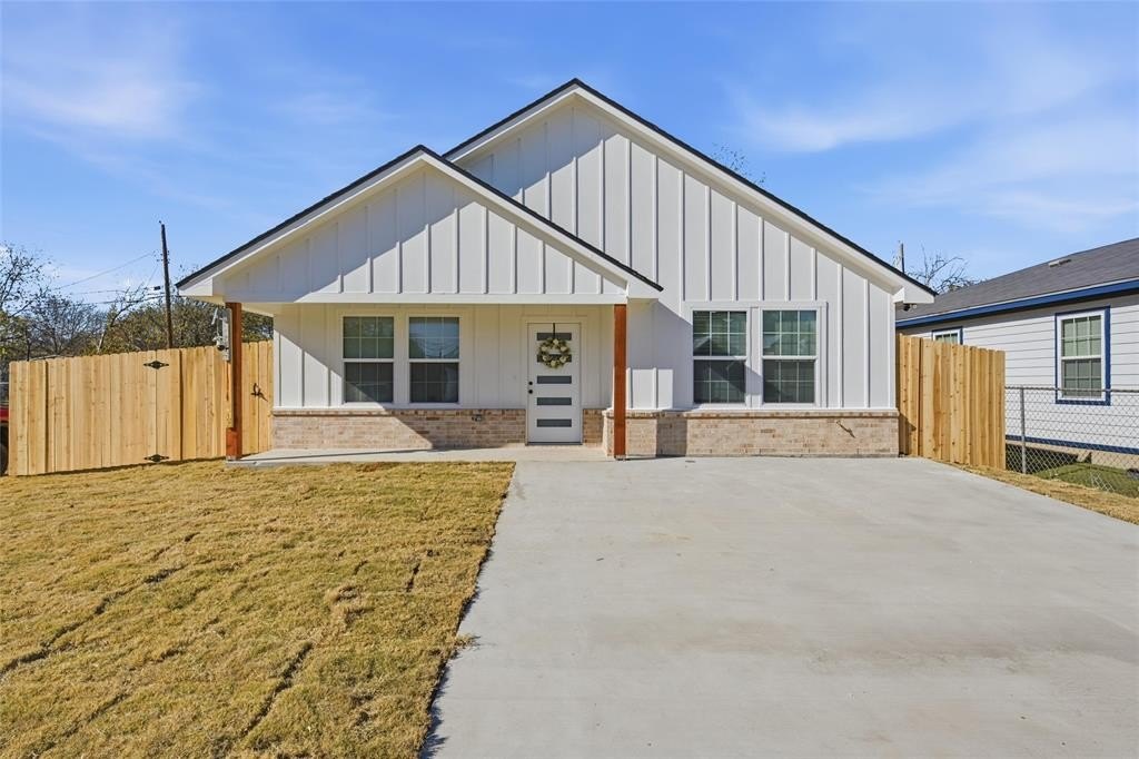 945 Holt Avenue, Waco, TX 76706, 3 Bedrooms Bedrooms, ,2 BathroomsBathrooms,Residential,For Sale,945 Holt Avenue,0,21129059