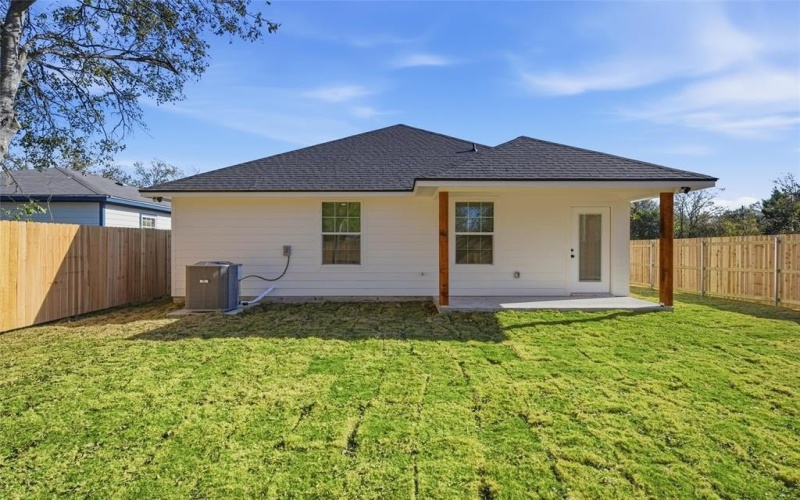 945 Holt Avenue, Waco, TX 76706, 3 Bedrooms Bedrooms, ,2 BathroomsBathrooms,Residential,For Sale,945 Holt Avenue,0,21129059