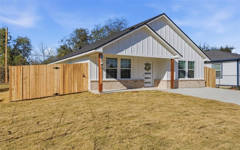 945 Holt Avenue, Waco, TX 76706, 3 Bedrooms Bedrooms, ,2 BathroomsBathrooms,Residential,For Sale,945 Holt Avenue,0,21129059
