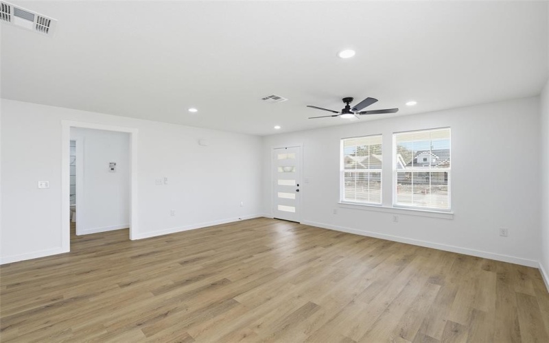 945 Holt Avenue, Waco, TX 76706, 3 Bedrooms Bedrooms, ,2 BathroomsBathrooms,Residential,For Sale,945 Holt Avenue,0,21129059