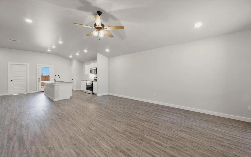 3007 139th Street, Lubbock, TX 79423, 3 Bedrooms Bedrooms, ,2 BathroomsBathrooms,Residential,For Sale,3007 139th Street,0,202563976