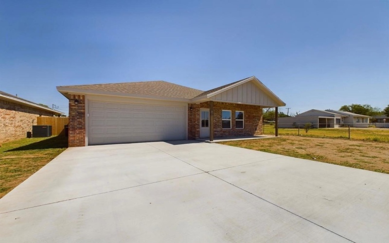 807 12th Street, Shallowater, TX 79363, 3 Habitaciones Habitaciones , ,2 BañosBaños,Residential,En Venta,807 12th Street,202409408