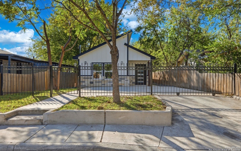 930 Gladstone, San Antonio, TX 78225, 3 Bedrooms Bedrooms, ,2 BathroomsBathrooms,Residential,For Sale,930 Gladstone,0,1927499