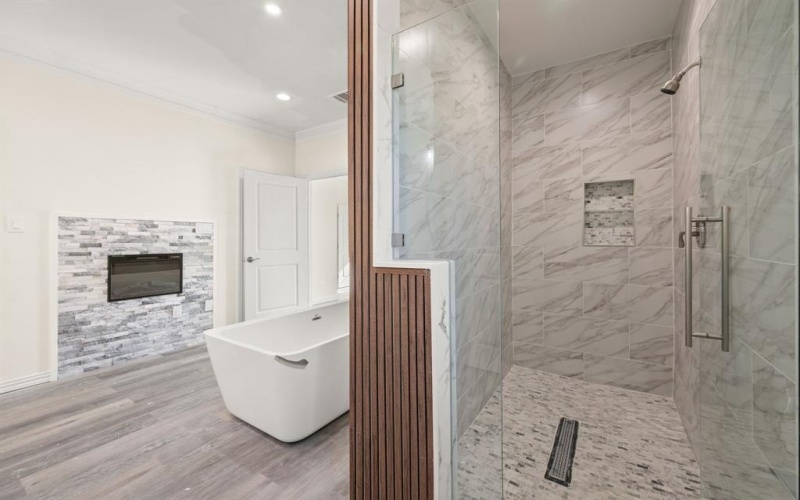 828 Mallard Pointe Drive, Grand Prairie, TX 75104, 5 Habitaciones Habitaciones , ,5 BañosBaños,Residential,En Venta,828 Mallard Pointe Drive,0,21100682