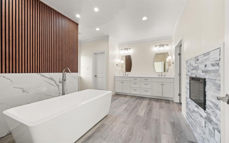 828 Mallard Pointe Drive, Grand Prairie, TX 75104, 5 Habitaciones Habitaciones , ,5 BañosBaños,Residential,En Venta,828 Mallard Pointe Drive,0,21100682