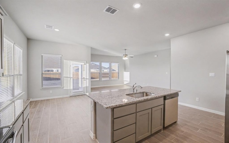 2404 Peebles Drive, Denton, TX 76207, 5 Habitaciones Habitaciones , ,3 BañosBaños,Residential,En Venta,2404 Peebles Drive,0,21129906