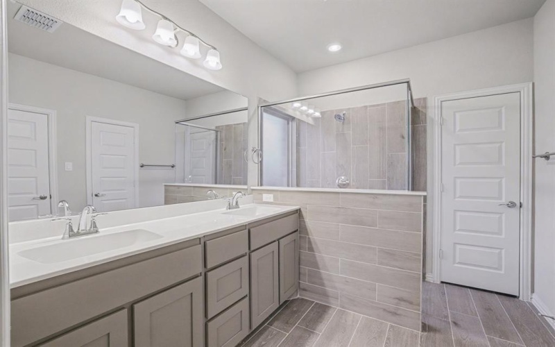 2404 Peebles Drive, Denton, TX 76207, 5 Habitaciones Habitaciones , ,3 BañosBaños,Residential,En Venta,2404 Peebles Drive,0,21129906