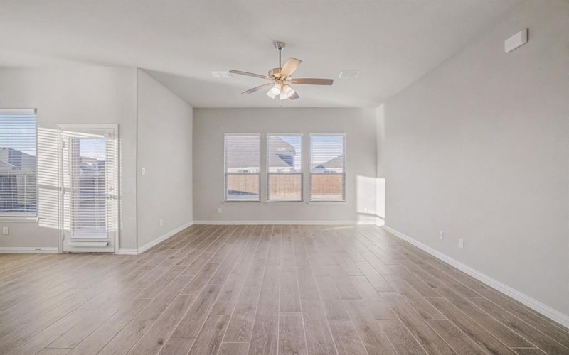 2404 Peebles Drive, Denton, TX 76207, 5 Habitaciones Habitaciones , ,3 BañosBaños,Residential,En Venta,2404 Peebles Drive,0,21129906