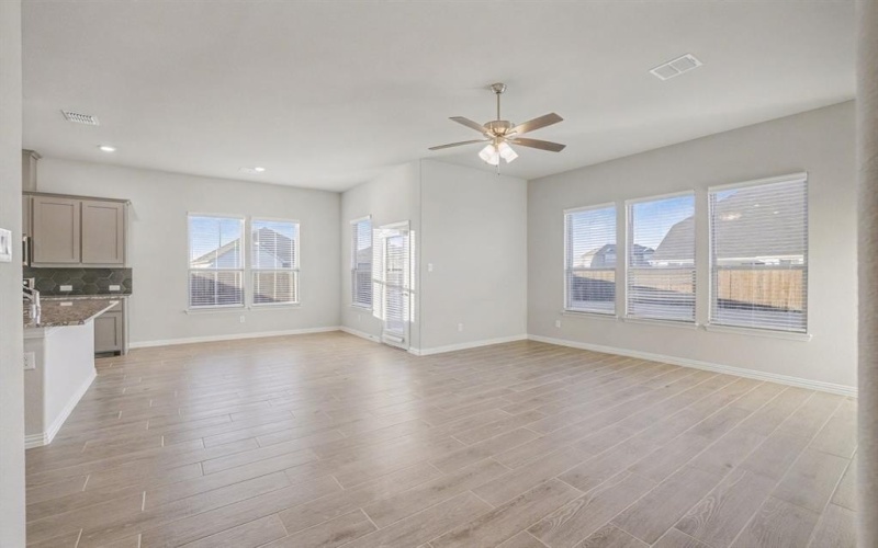 2404 Peebles Drive, Denton, TX 76207, 5 Habitaciones Habitaciones , ,3 BañosBaños,Residential,En Venta,2404 Peebles Drive,0,21129906