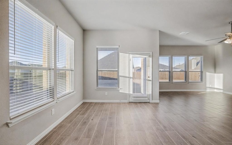 2404 Peebles Drive, Denton, TX 76207, 5 Habitaciones Habitaciones , ,3 BañosBaños,Residential,En Venta,2404 Peebles Drive,0,21129906