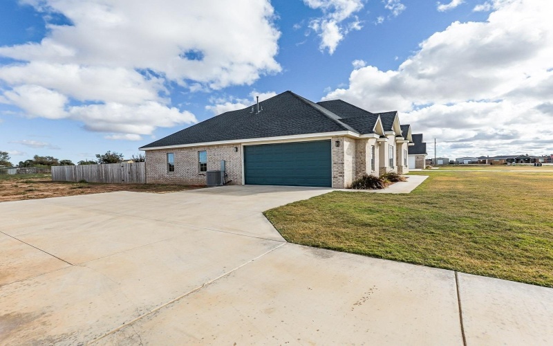 19215 County Road 2240, Lubbock, TX 79423, 4 Habitaciones Habitaciones , ,2 BañosBaños,Residential,En Venta,19215 County Road 2240,202415557