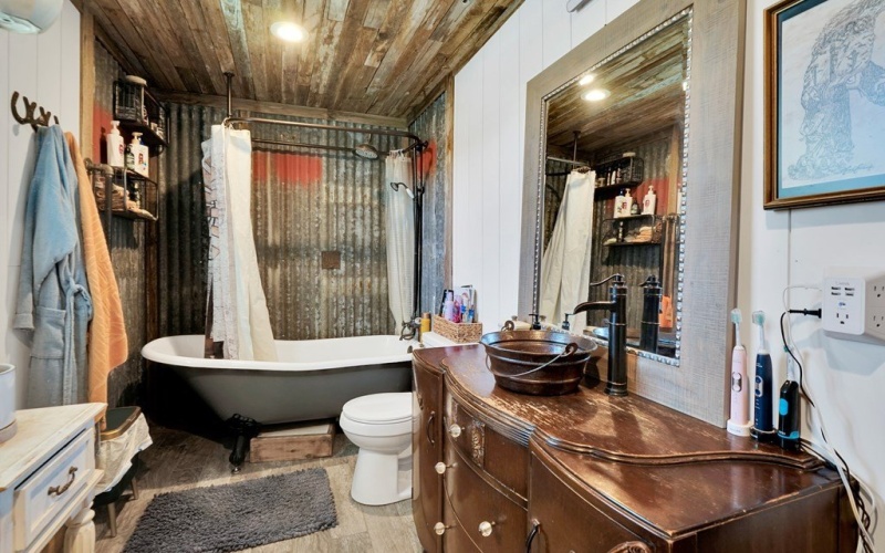 125 Valencia Dr, Kerrville, TX 78028, 5 Bedrooms Bedrooms, ,3 BathroomsBathrooms,Residential,For Sale,125 Valencia Dr,0,121041