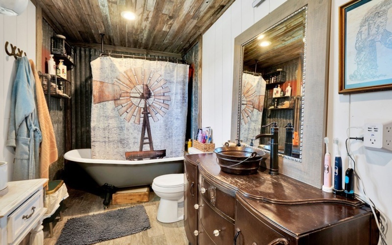 125 Valencia Dr, Kerrville, TX 78028, 5 Bedrooms Bedrooms, ,3 BathroomsBathrooms,Residential,For Sale,125 Valencia Dr,0,121041