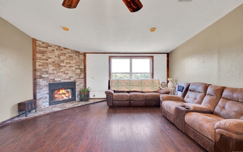 125 Valencia Dr, Kerrville, TX 78028, 5 Bedrooms Bedrooms, ,3 BathroomsBathrooms,Residential,For Sale,125 Valencia Dr,0,121041