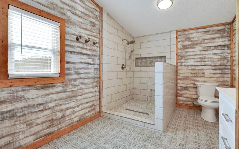 125 Valencia Dr, Kerrville, TX 78028, 5 Bedrooms Bedrooms, ,3 BathroomsBathrooms,Residential,For Sale,125 Valencia Dr,0,121041