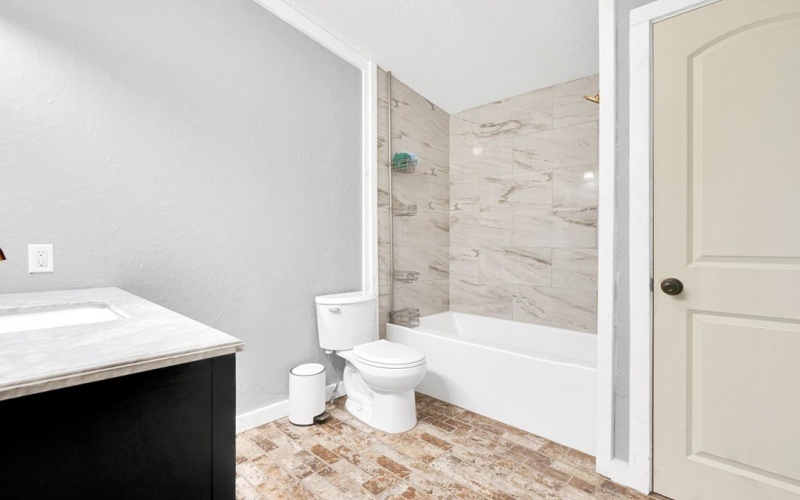 125 Valencia Dr, Kerrville, TX 78028, 5 Bedrooms Bedrooms, ,3 BathroomsBathrooms,Residential,For Sale,125 Valencia Dr,0,121041